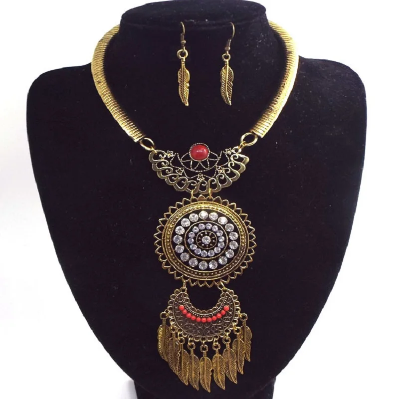 

Ebay hot style restoring ancient ways in Europe and the alloy tassel necklace earrings suit personality leaves