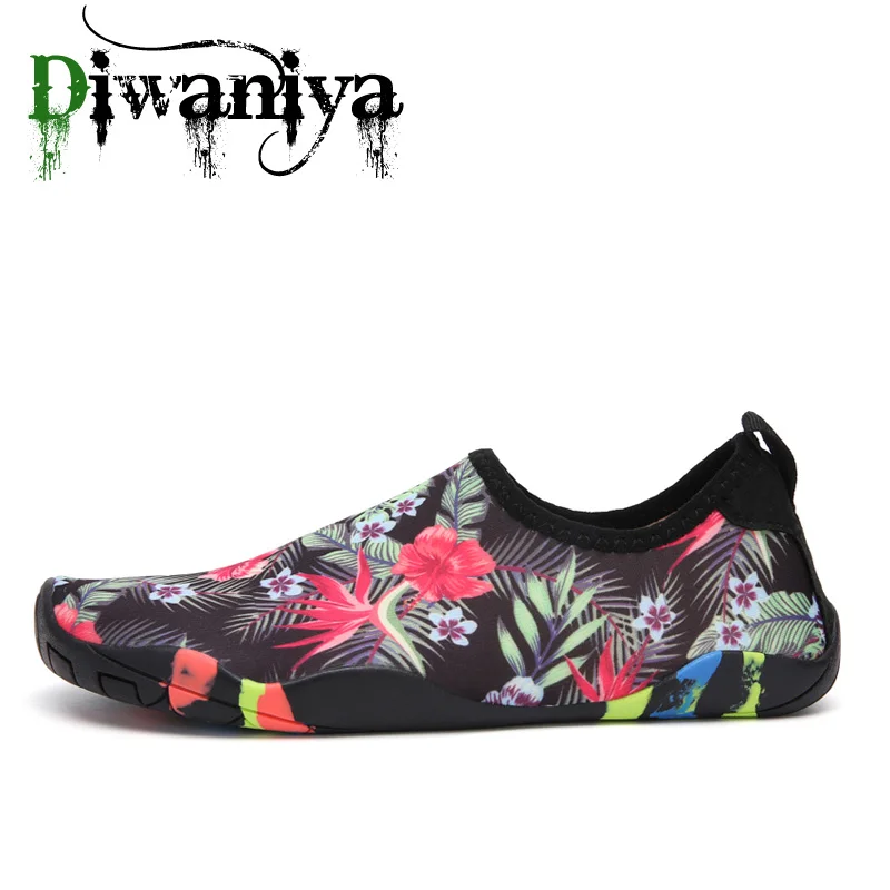 

Summer Water Shoes Men Beach Sandals Upstream Aqua Shoes Man Quick Dry River Sea Slippers Diving Swimming Socks Tenis Masculino
