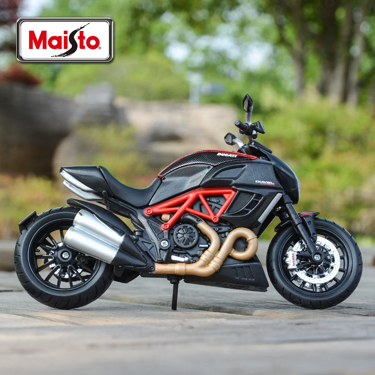 Maisto 1:12 Ducati Diavel Carbon Red Die Cast Vehicles Collectible