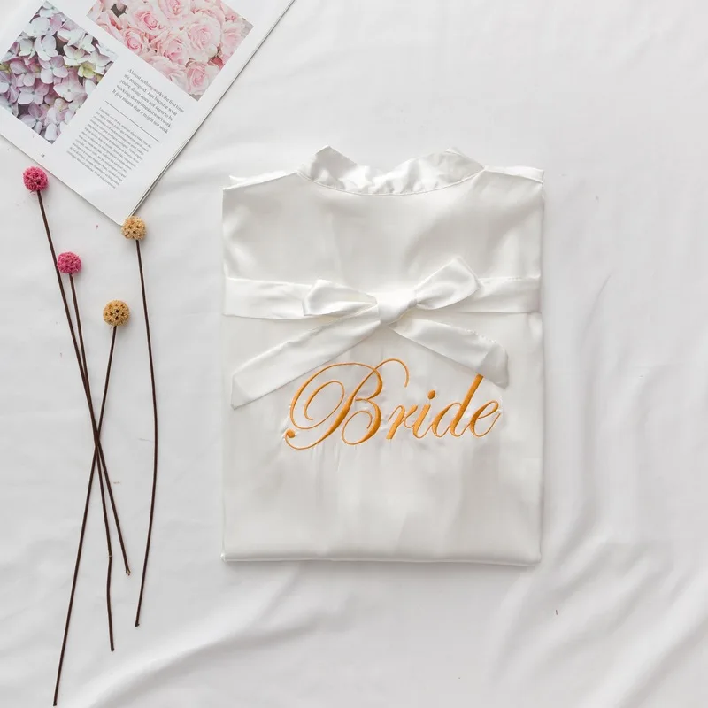 white bride Bridesmaid Robes Satin Robe Bride Elegant Sleepwear Sexy Rayon Women Dressing Gown Bathrobe Kimono Silk Bath Robe Sleep Lounge - Цвет: white bride