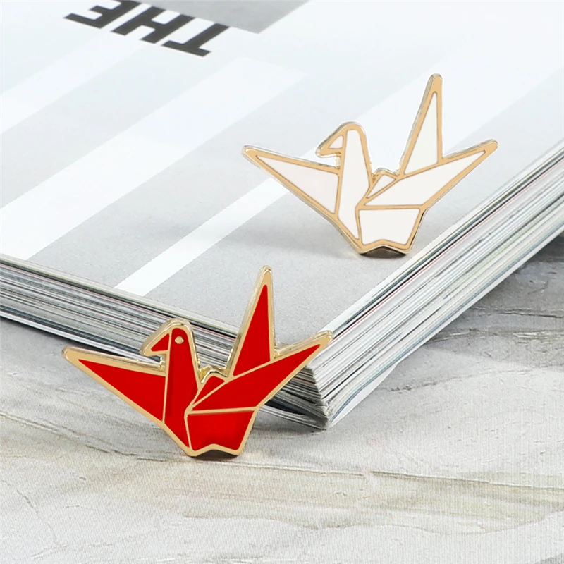 Paper Cranes Brooch Red White Origami Bird Enamel Pins Denim Jackets Lapel Pin Badge Wish Jewelry