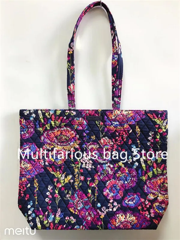 

Essential Tote Bag