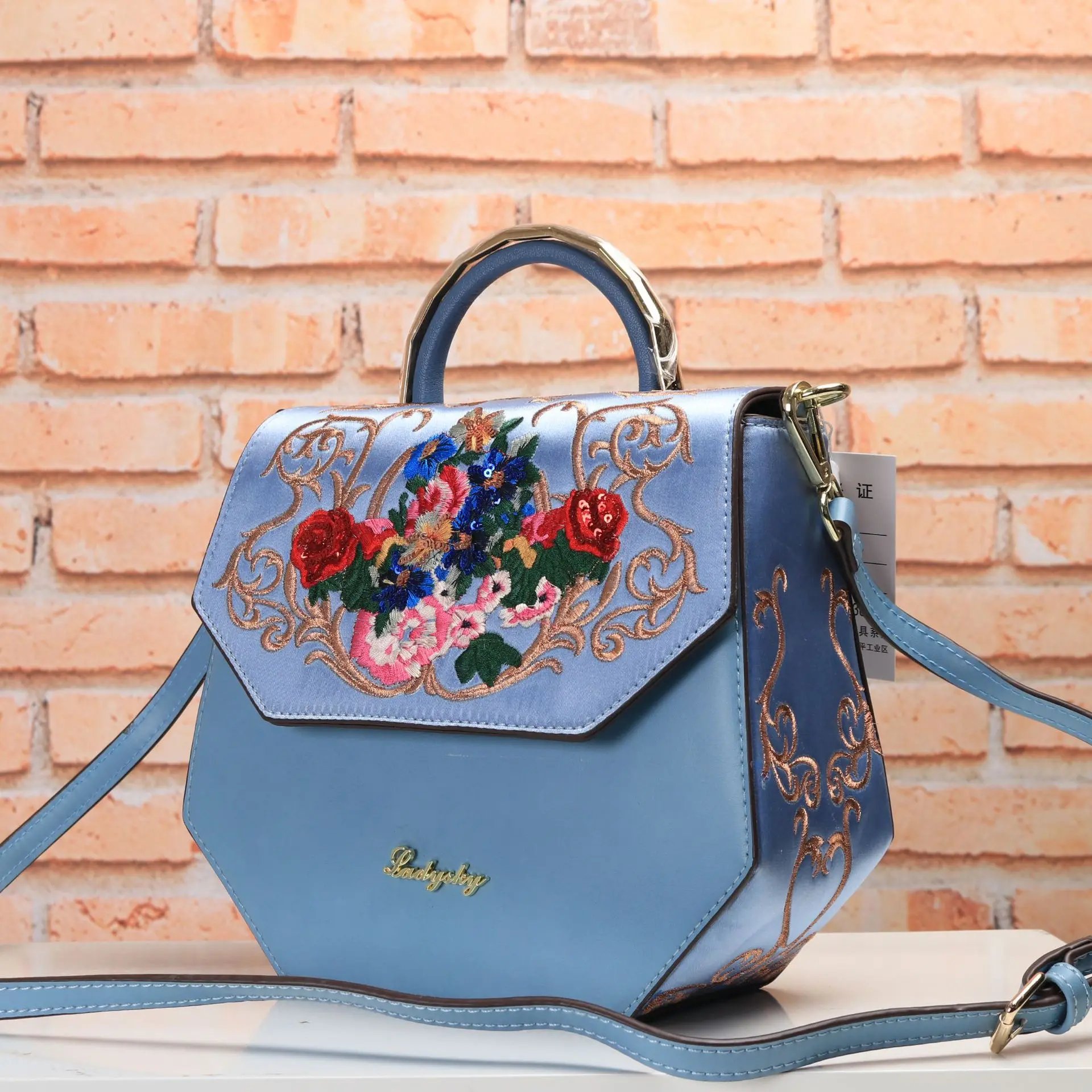 

Luxury brand Embroidery women handbag fashion rock and punk personality women Shoulder bags design Ladies Crossbody Bags black