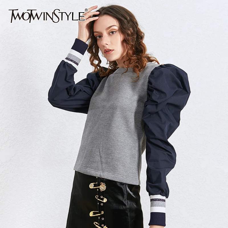 Женский свитер с рюшами TWOTWINSTYLE круглым вырезом и рукавами фонариками на молнии
