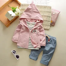 Одежда для маленьких мальчиков модные куртки+ футболки+ джинсы в Корейском стиле Одежда для младенцев из 3 предметов детский Свадебный костюм для бега