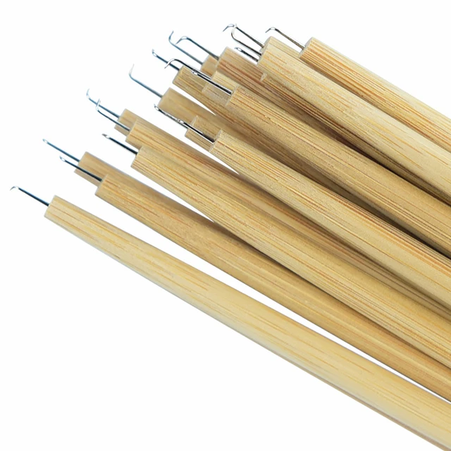 Size 2-3 Ventilating needle with wooden handle