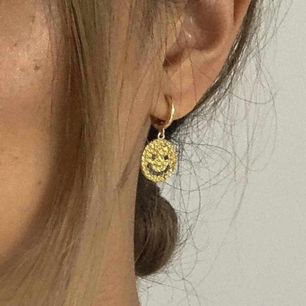 Fashion 2020 Zircon Smiley Face Women's Earrings Unique Design Mini Piercing Earring for Women Aesthetic Accessories Jewelry Fashion 2020 Zircon Smiley Face Women's Earrings Unique Design Mini Piercing Earring for Women Aesthetic Accessories Jewelry
