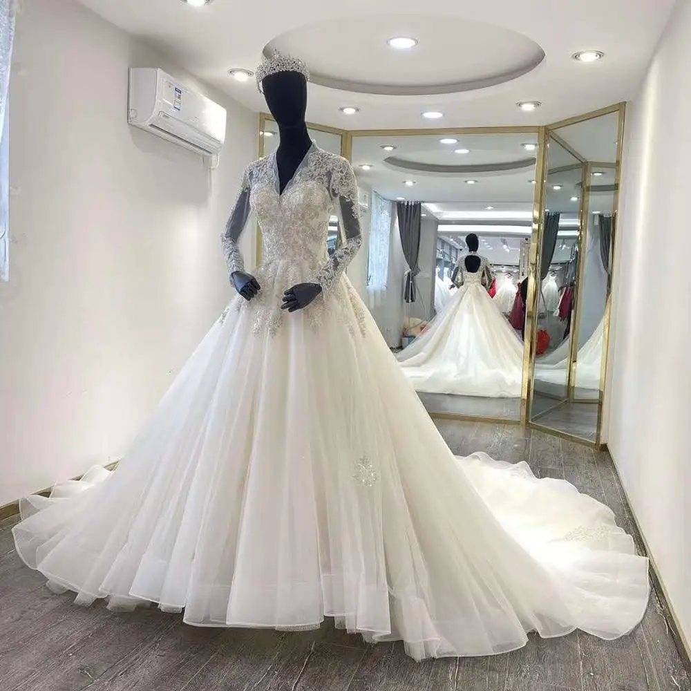 Кружевное свадебное платье-трапеция с длинным рукавом | Свадьбы и торжества
