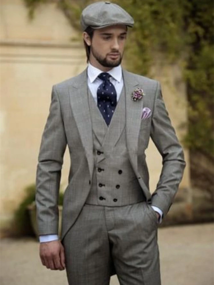 costume queue de pie mariage