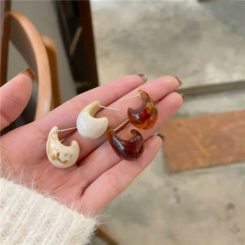 Ear studs cold wind light luxury contracted small female earrings in 2021 new fashion temperament high sense | Украшения и