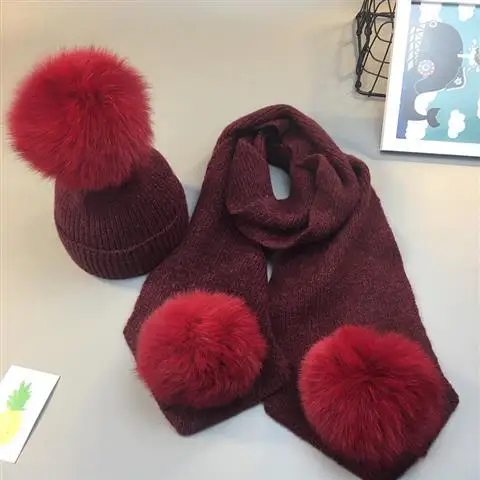 Wine Cap Scarf Set Новая теплая зимняя шапка с помпоном для маленьких девочек, шарф, комплект, натуральный шарик из меха лисы, теплые вязаные шапки для мамы и ребенка, шапочка для родителей и ребенка - Цвет: Wine Cap Scarf Set