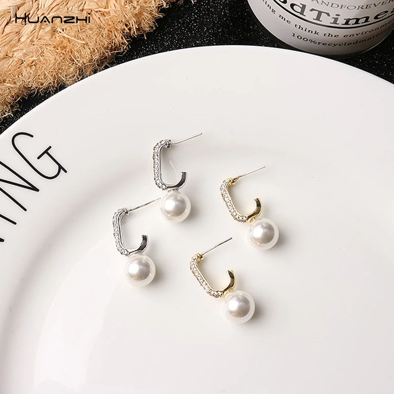 

HUANZHI 2019 Korean S925 Silver Pin Pearl Rhinestone Spar Micro-inlay Geometric Arc C Shape Metal Stud Earrings for Women Girls
