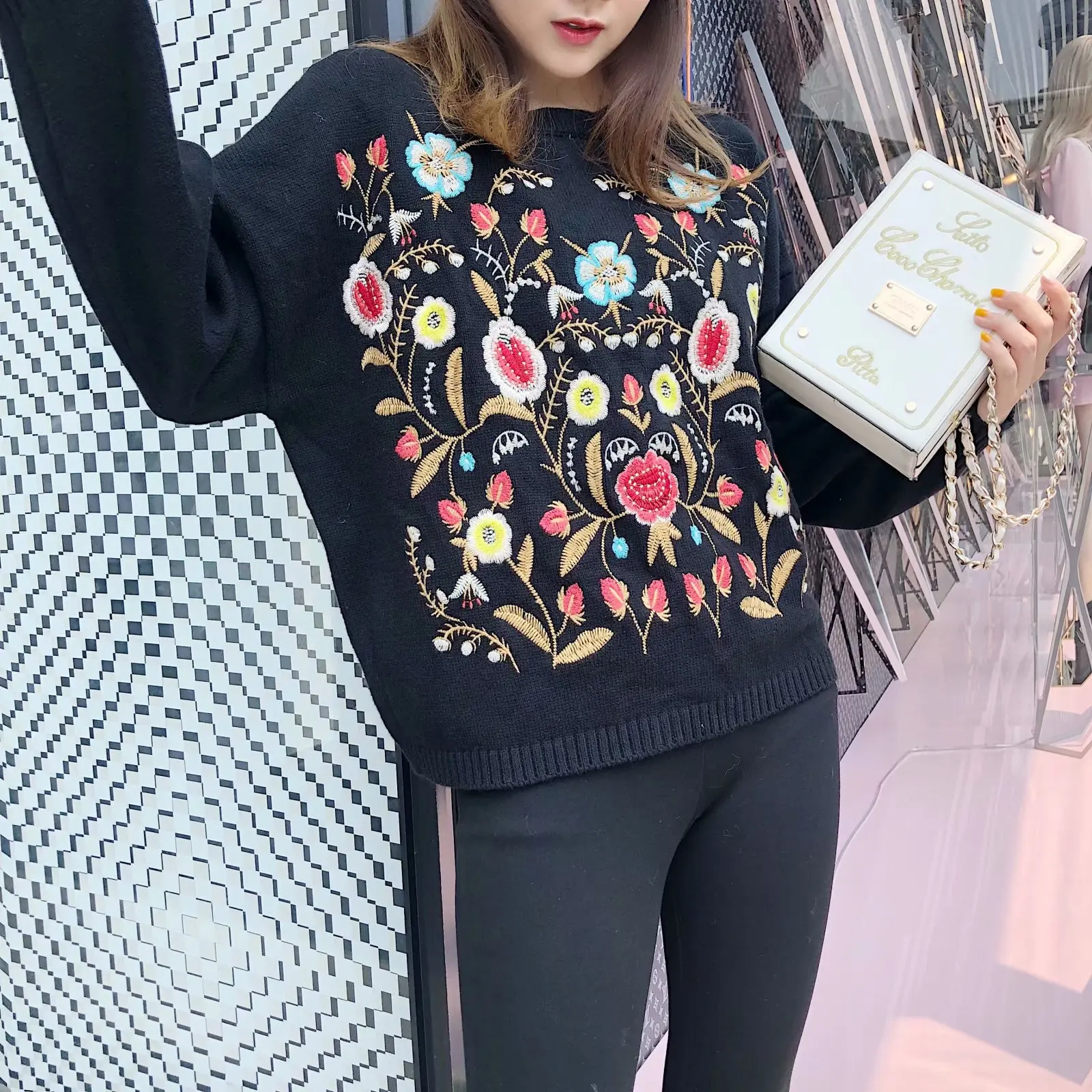 

2018 Autumn Pullover Ethnic Embroidery Sweater Retro Machine Embroidery Loose-Fit Sweater Versatile Coat Women's Fashion