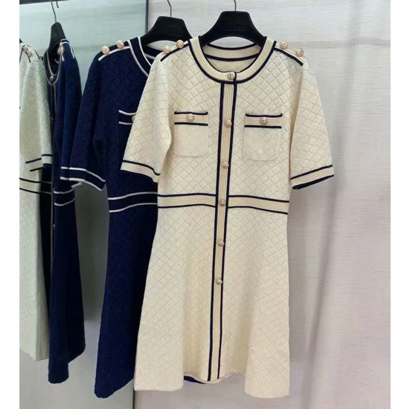 

9.12 2019 Early Autumn New solid short sleeve single breasted empire slim temperament Collect waist women knitted dress