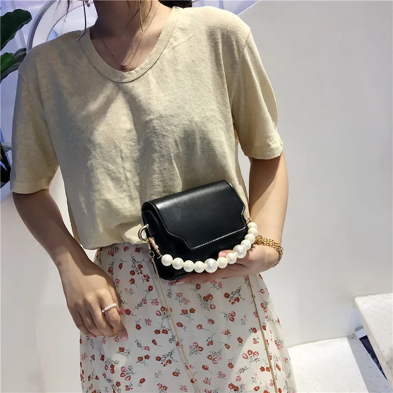 

On the new package 2019 the new Chaohan version of Pearl Harbor is handheld by hand and Ms Yang Qi is slanted by Ms Fang Bao