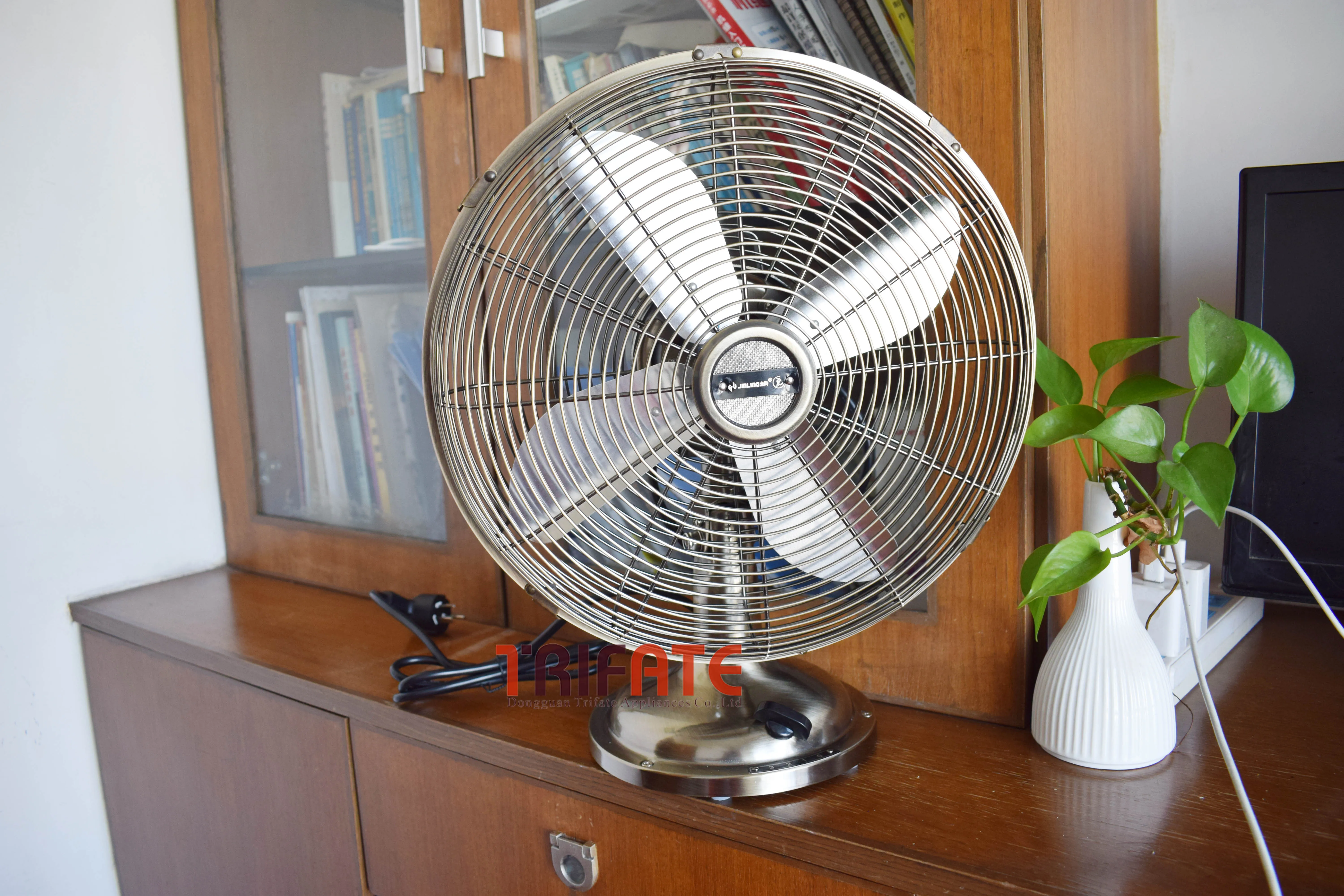 Portable Fans Home & Garden 10" 120V 60Hz 25W Model FE20 Retro Pink