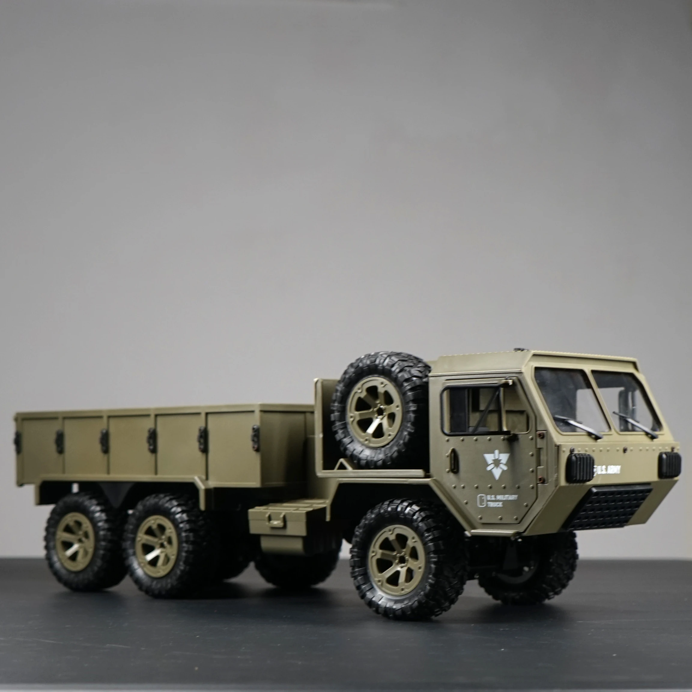 

1/16 2.4G 6WD RC Truck Military Car Rock Crawler Command Communication Vehicle RTR Toy Auto Army Trucks Boy Toys
