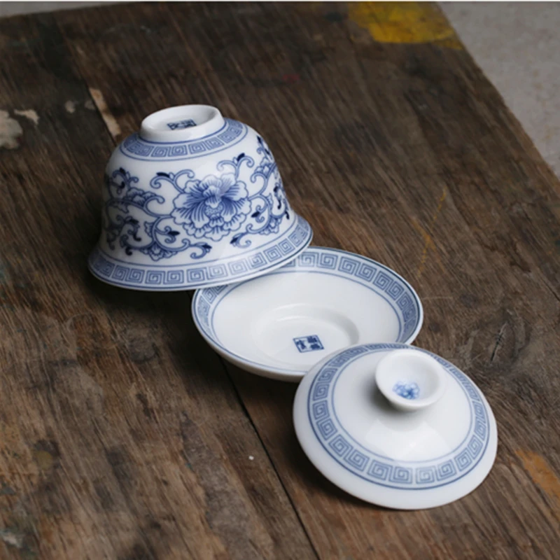 Mini Chinese Palace Style Tea Bowl Ceramic Teacup Blue And White Travel Kung Fu Tea Set Small Tureen Porcelain Cup Flower Gaiwan