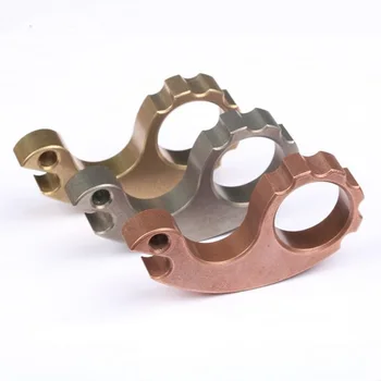 

Knuckles Spartan Warrior titanium Knuckles men's parts plaything gimcrack First aid window breaking tool