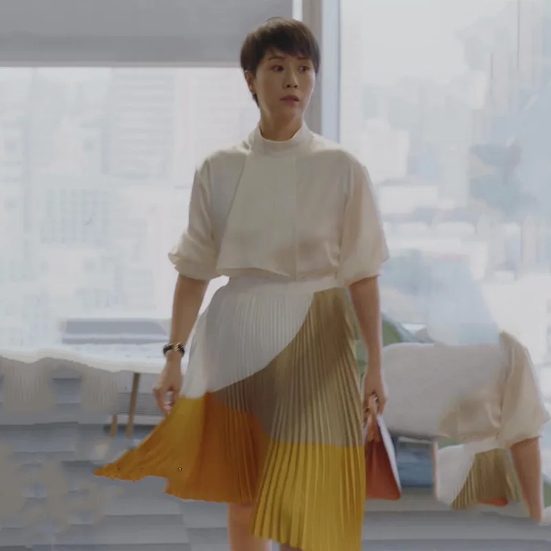 

2019 New Style Autumn Star Haiqing Celebrity Style White Fashion Crew Neck Shirt Mixed Colors Pleated Irregular Skirt