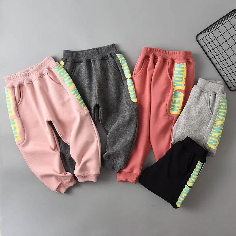 Цветные повседневные штаны с буквенным принтом; коллекция года; зимние Бархатные повседневные штаны; детская одежда;