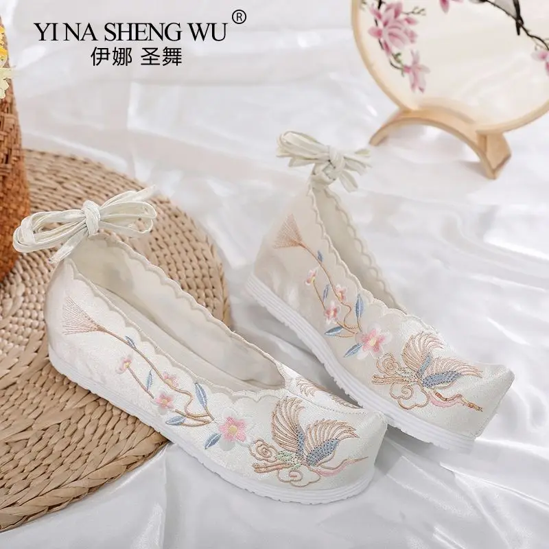 

Ancient Chinese Style Oriental Traditional Hanfu Dance New Performance Embroidery Canvas Flat Shoes Oriental Women Wedding Shoes