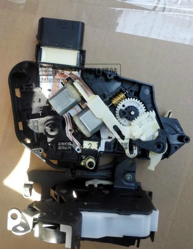 TB22tKKbiRnpuFjSZFCXXX2DXXa_!!2070641005