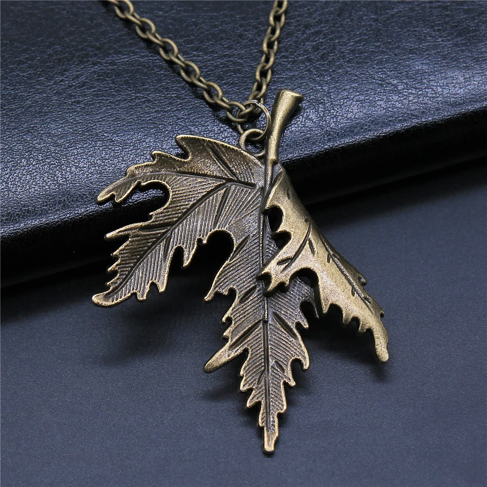 Woodland Single Oak Leaf Pendant in 18ct White Gold with Diamonds – Asprey  London