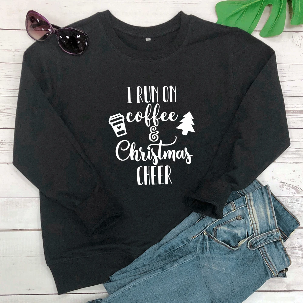 I Run On Coffee And Christmas Cheer Sweatshirt Funny Winter Holidays Gift Pullovers Women Long Sleeve Graphic Sweatshirts Tops - Цвет: black-white text