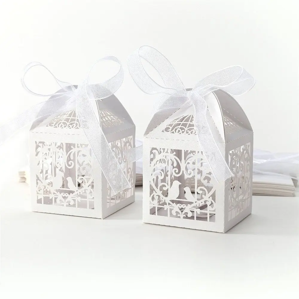 

100Pcs/Lot Hollow Out Love Heart Laser Cut Paper Candy Boxes Purple beige white pink Gift Bag Wedding Baby Shower Party Favor