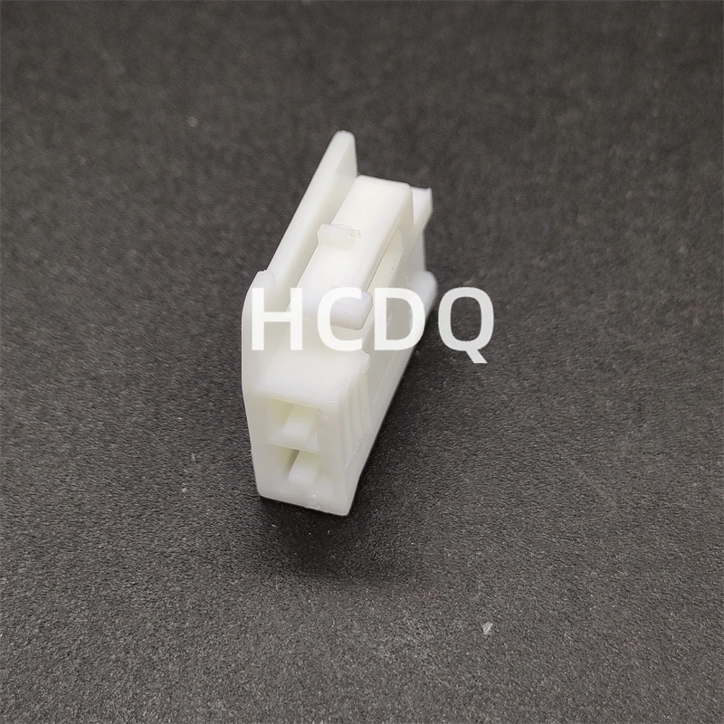 The original 90980-10935 automobile connector shell and connector are supplied from stock
