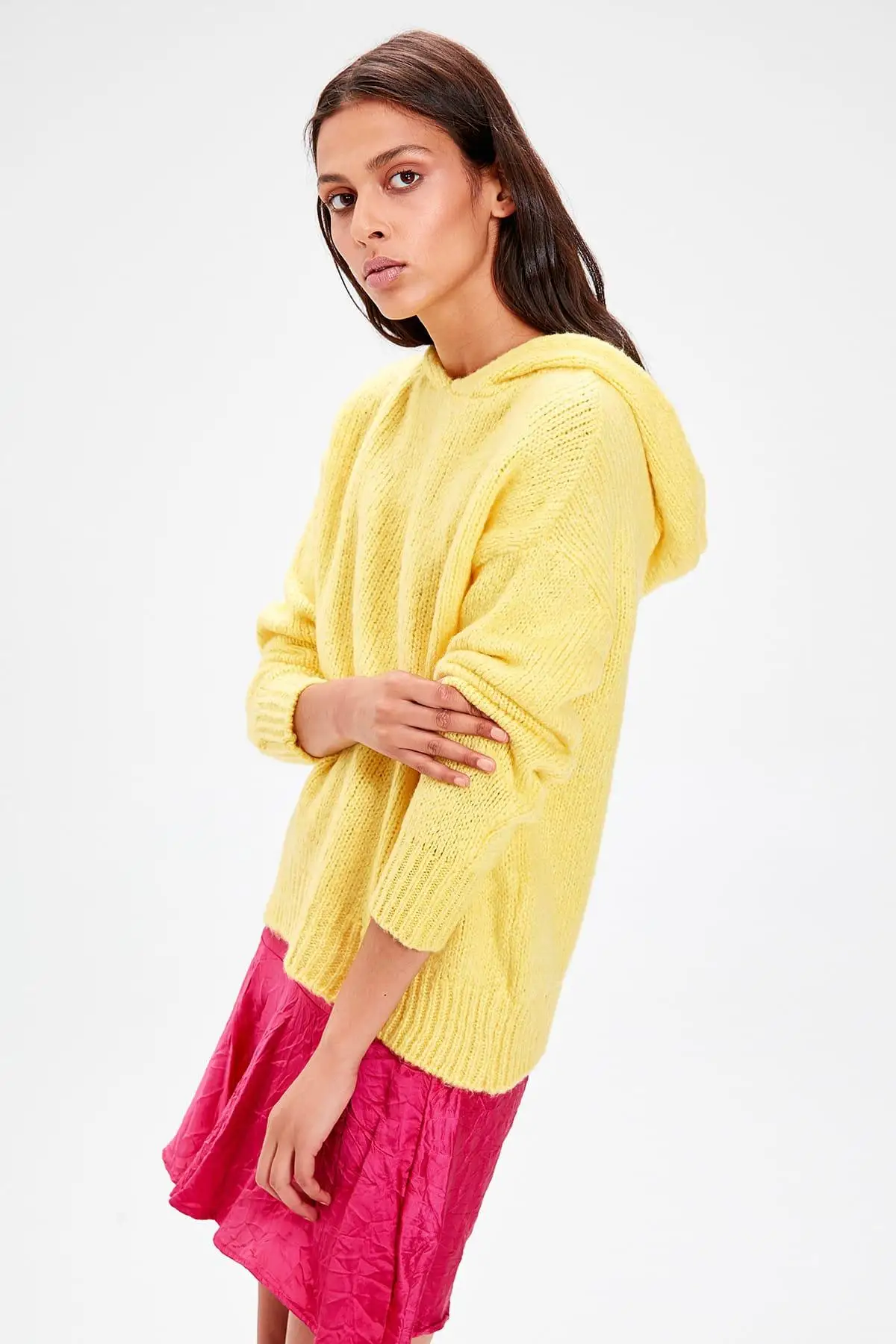 

Trendyol Yellow Hooded Sweater Sweater TWOAW20KZ0259