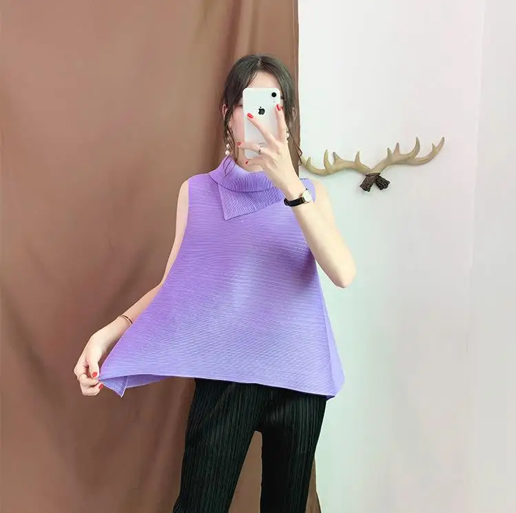 

Miyake Folds Solid Color Classic Pleated Pleated Vest Large Size Women's Sleeveless Loose Fashion Bottoming Shirt