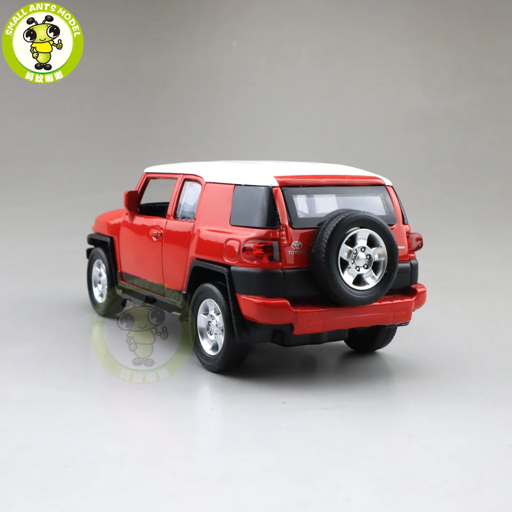 1/32 CAIPO FJ Cruiser Land Cruiser литая модель автомобиля SUV игрушки для детей Детское звуковое освещение Вытяните назад Подарки