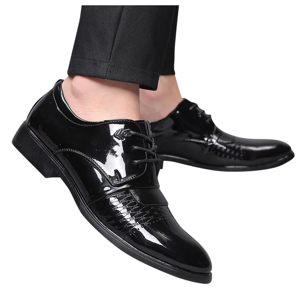 Мужские туфли из лакированной кожи с острым носком; удобные офисные модельные туфли; мужские повседневные деловые туфли на шнуровке с резным узором; официальные торжественные туфли;# G1