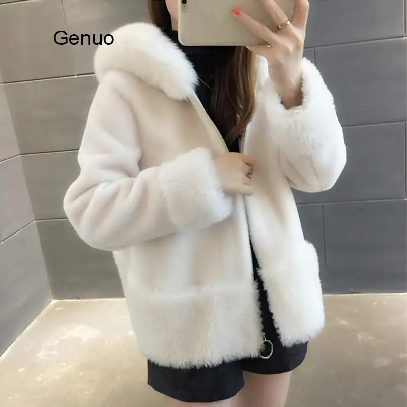New Winter Parker Sheep Shearing Coats Female Fox Fur Collar Jacket Coat Ladies Lamb Hair Short Coat Hooded Velvet Fur Womens