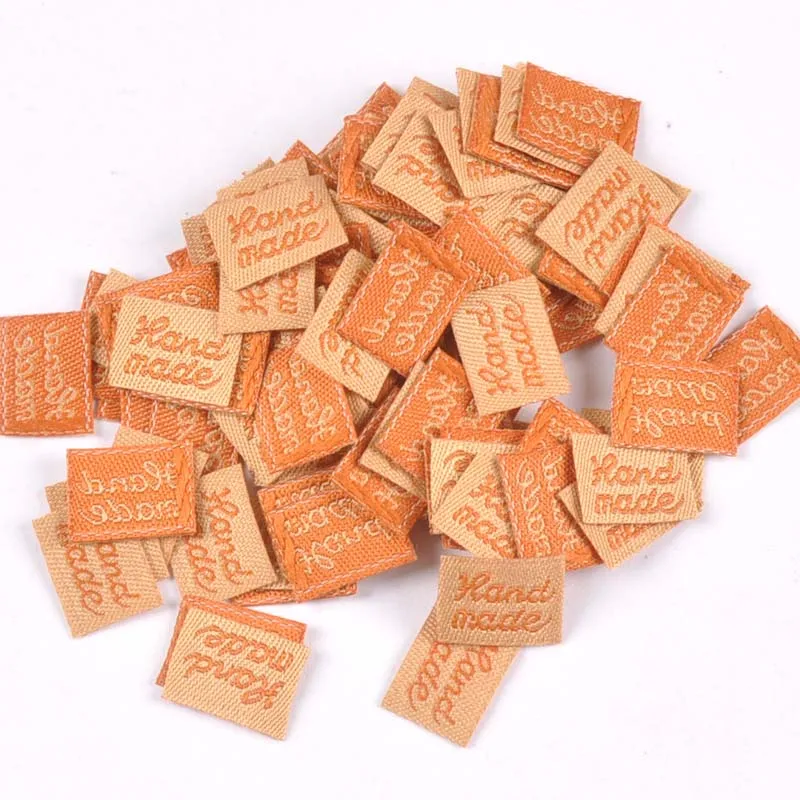11x15mm Etichette colorate Forniture per cucire Etichette per abbigliamento fatte a mano Etichetta bandiera in rilievo per borse per indumenti fai da te Accessori 100 pezzi c2393