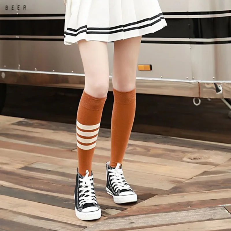 Женская уличная одежда, стильные осенне-зимние носки с героями мультфильмов, теплые эластичные женские носки в полоску с забавным счастливым принтом