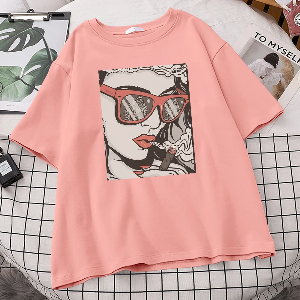 

Футболка женская оверсайз с цветочным принтом и принтом