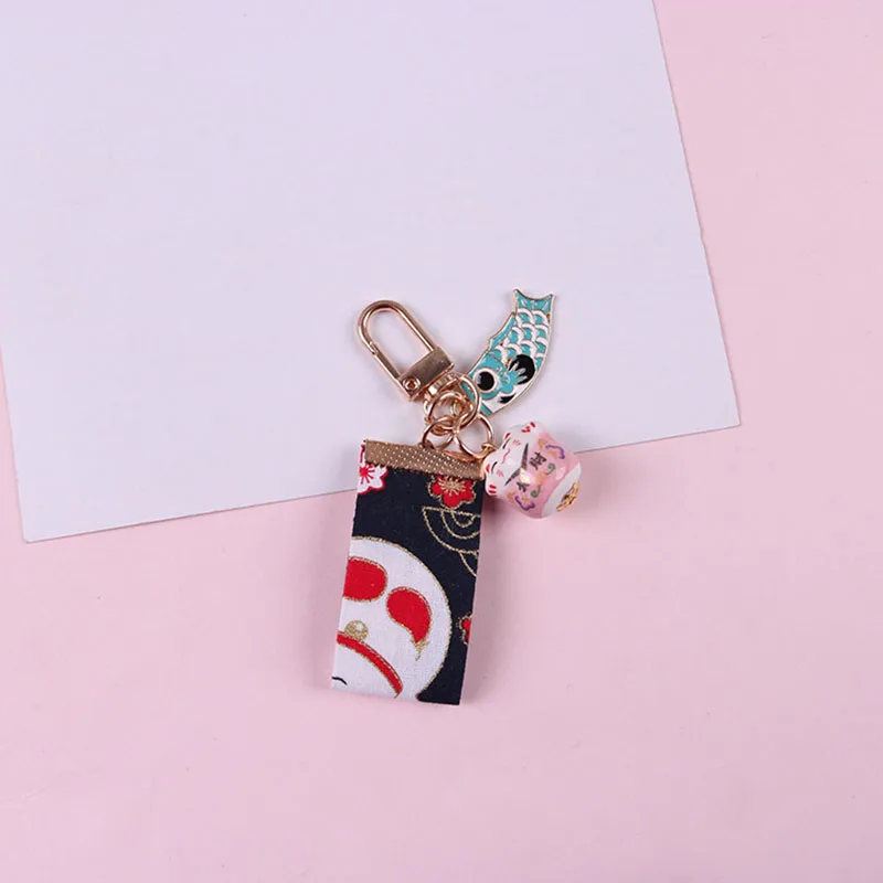 Японский брелок Lucky Cat атласная ткань годовой с рыбкой новогодний подарок