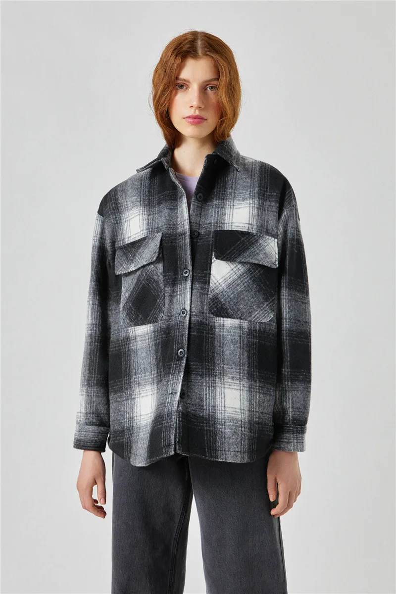 

Hit Europe and the United States the new autumn 2020 joker color plaid pocket decoration easy leisure fluffy coat women long sle