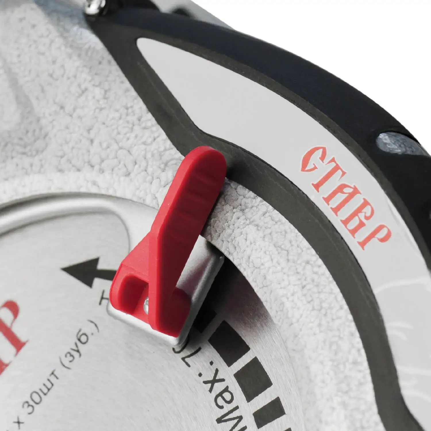 Пила циркулярная Ставр ПДЭ-210/1800 (Мощность 1800 Вт, диаметр диска 210 мм, число оборотов на х.х. 5300 об/мин, глубина пропила 75 мм)