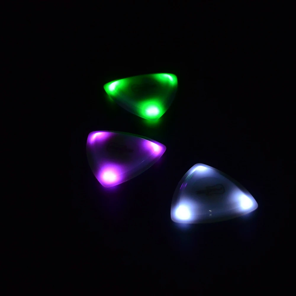 

1PCS Luminous Picks Electric Guitar Acoustic Guitar Speed Picks Triangle Picks Pink /White/Green Three Light Colors Random