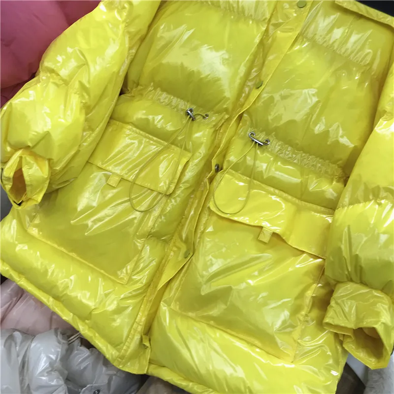 Глянцевое Женское зимнее пальто средней длины с подкладкой, новинка, на завязках, с капюшоном, свободное, яркие цвета, зимняя куртка для женщин