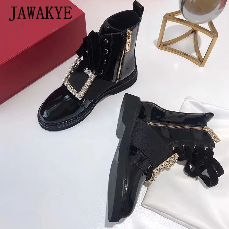 JAWAKYE стразы; ботильоны с квадратной пряжкой; женские Ботинки martin из лакированной кожи со шнуровкой и боковой молнией; женские модные ботинки «Челси» на плоской подошве
