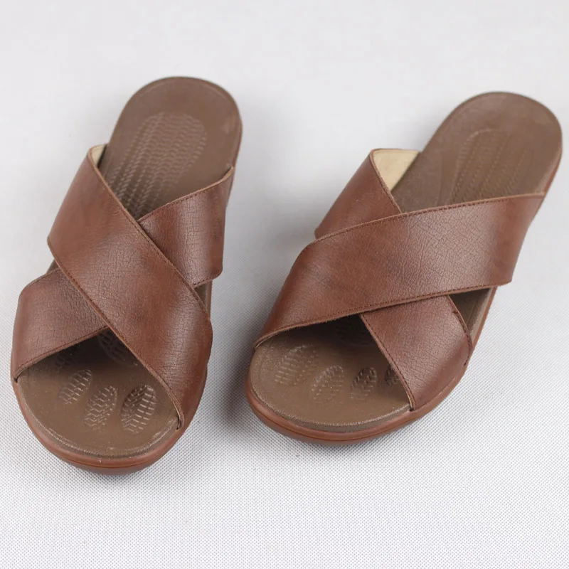 

Men's Slippers Outdoor Genuine Leather Men's Sandals Summer Shoes Slip on Man Beach Shoes 2021 Casual Man Slippers Male Footear