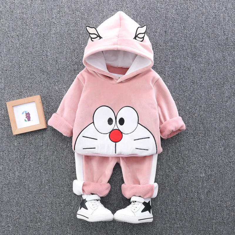 Doraemon-Pink Весенние комплекты одежды для маленьких мальчиков и девочек Детские теплые бархатные хлопковые плюшевые Топы с капюшоном и рисунком дораэмона+ штаны, спортивные костюмы, детская одежда - Цвет: Doraemon-Pink