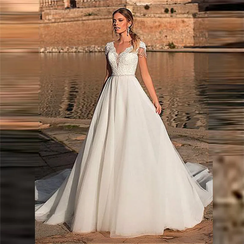 

V-Neck Lace Appliques A-Line With Buttons Back Wedding Dresses Bridal Gowns Custom Made Long Bride Gowns Fashionable