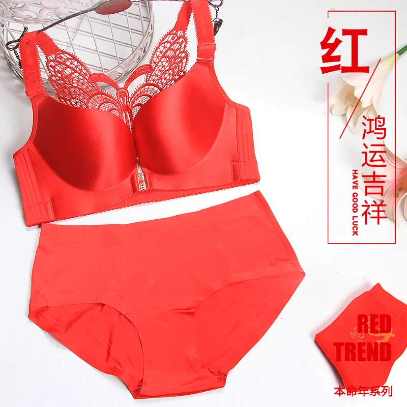 Комплект женского кружевного нижнего белья с чашками пуш-ап и шелковыми