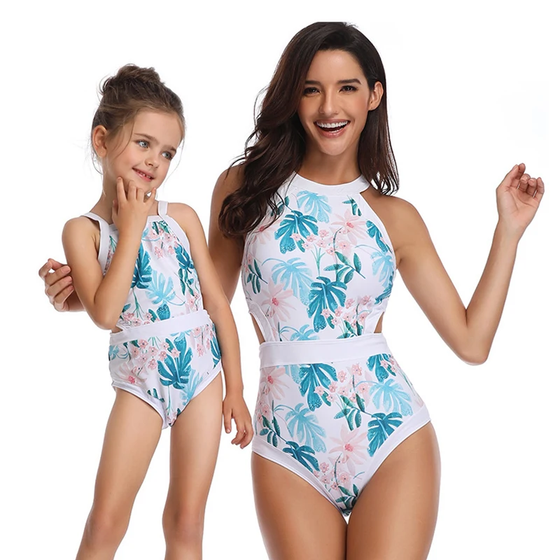 

2020 New Family Matching Clothes Mother Daughter Swimwear Family Look Bathing Suit Mom And Daughter Swimsuits Mom And Me Bikini